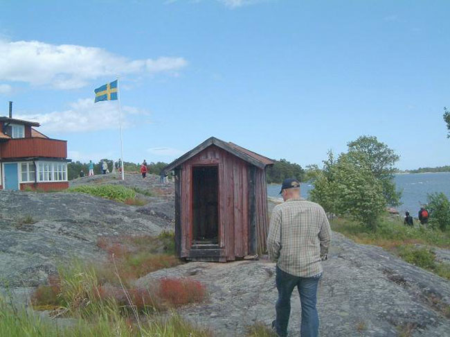 Walking and wishing the house to be a toilet